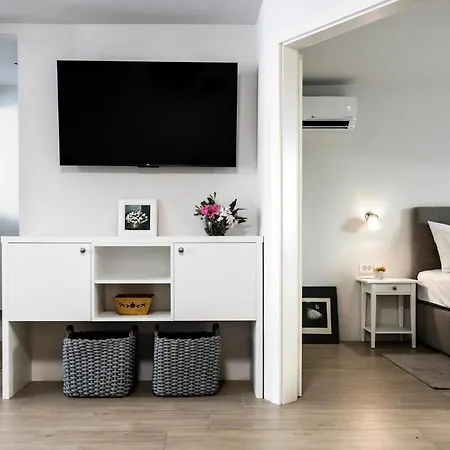 Apartment Seaside Pag Town